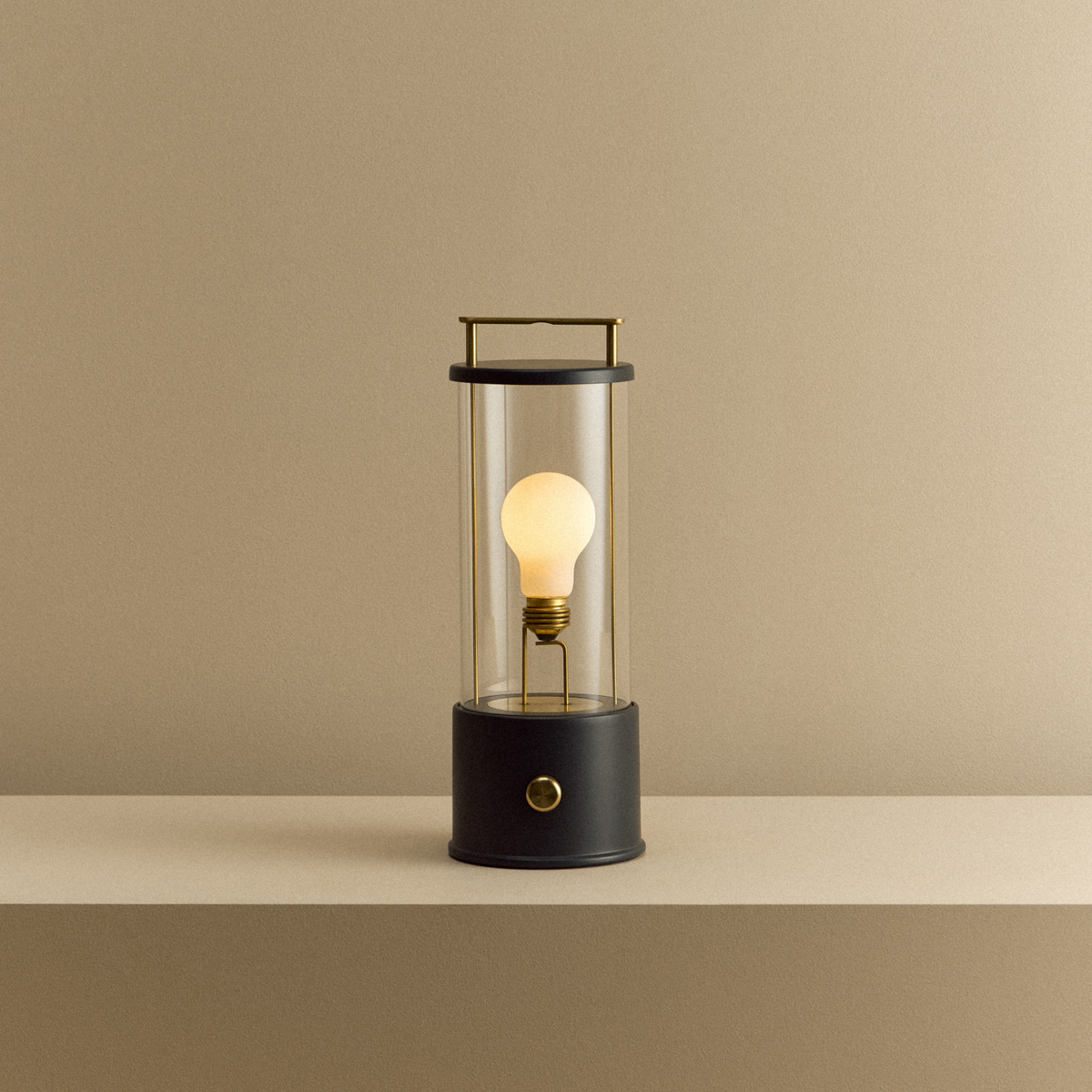 The Muse 2.0 Portable Lamp in Hackles Black